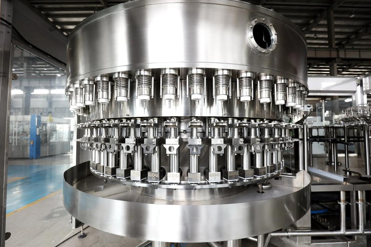 How to Choose Carbonated Beverage Filling Equipment.jpg