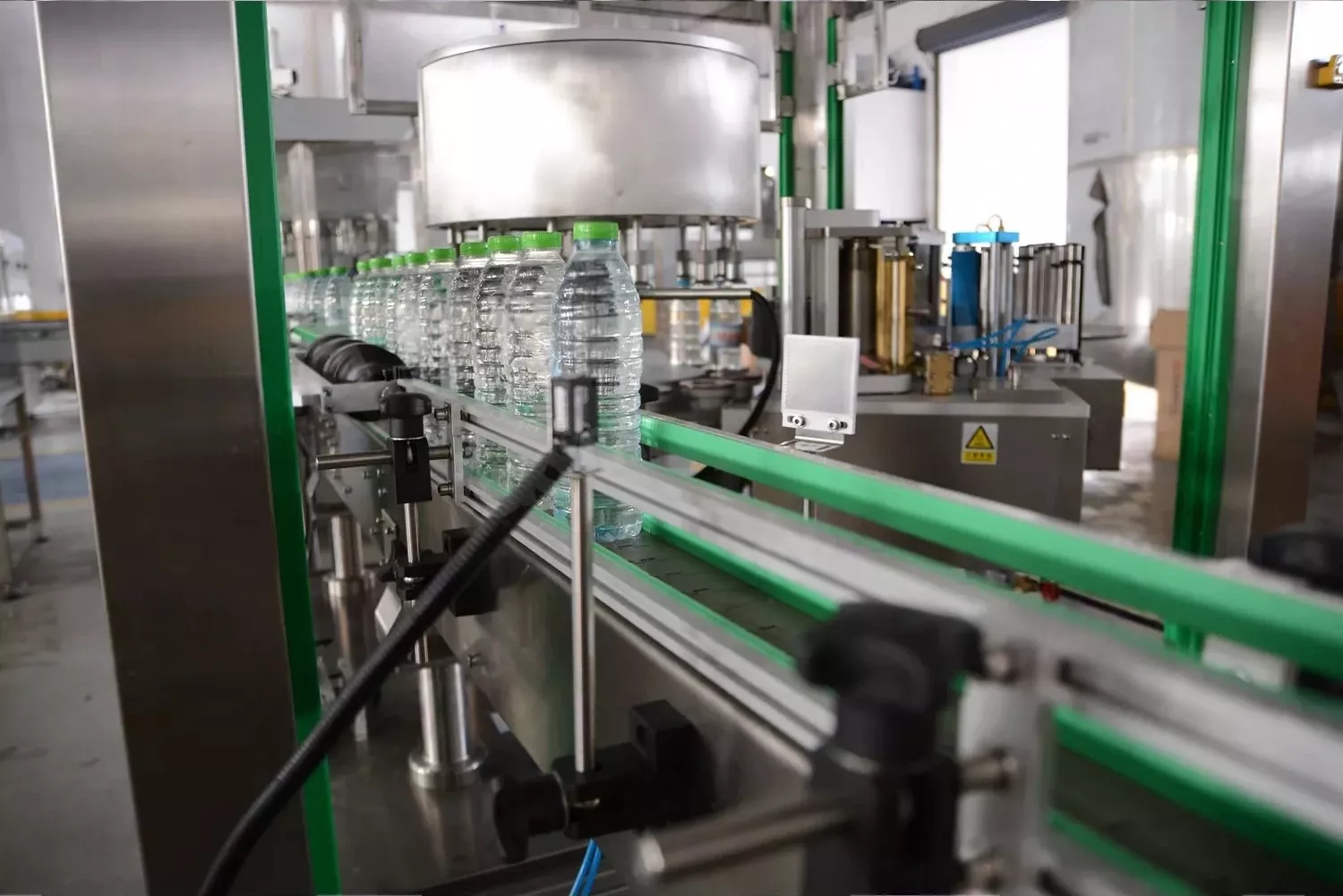 Automatic OPP Hot Melt Bottle Labeling Machine