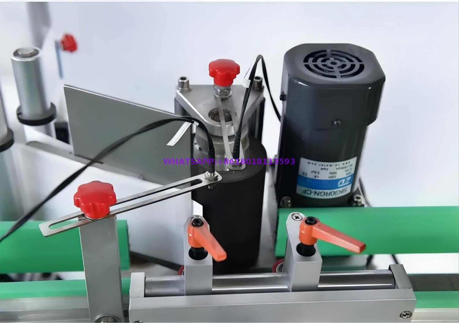 High Accurate Juice Bottle Self Adhesive Labeling Machine
